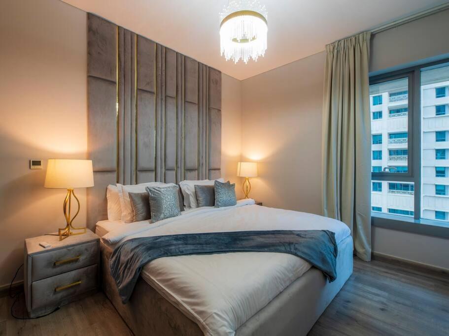 First Class 2Br With Full Burj Khalifa And Fountain View دبي المظهر الخارجي الصورة