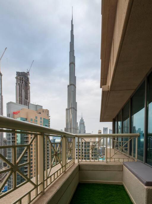 First Class 2Br With Full Burj Khalifa And Fountain View دبي المظهر الخارجي الصورة